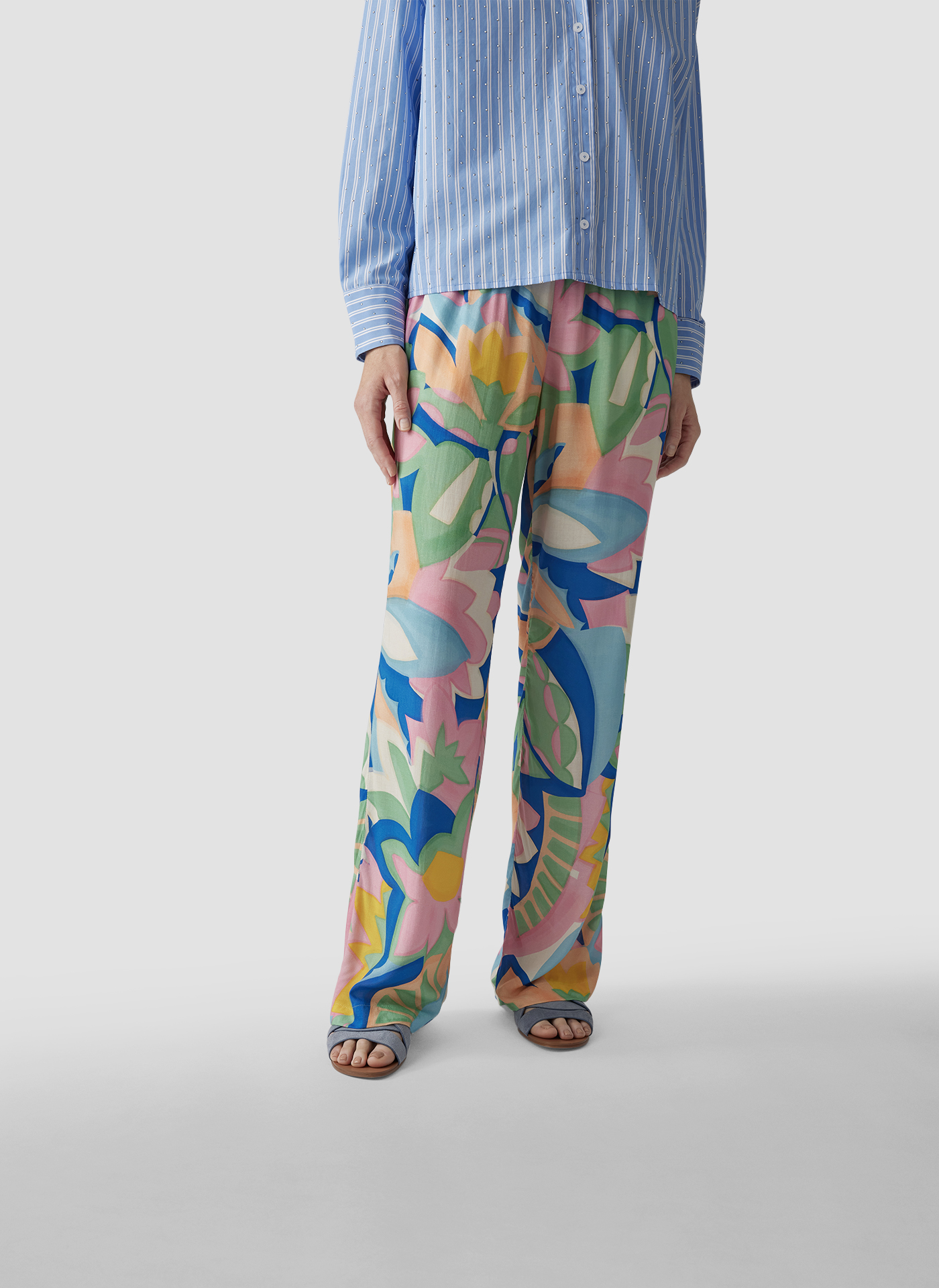 БРЮКИ LE COMTE свободного прямого силуэта с ярким абстрактным принтом